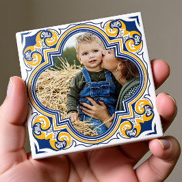 Imagem própria, Azulejos azuis, amarelos e brancos