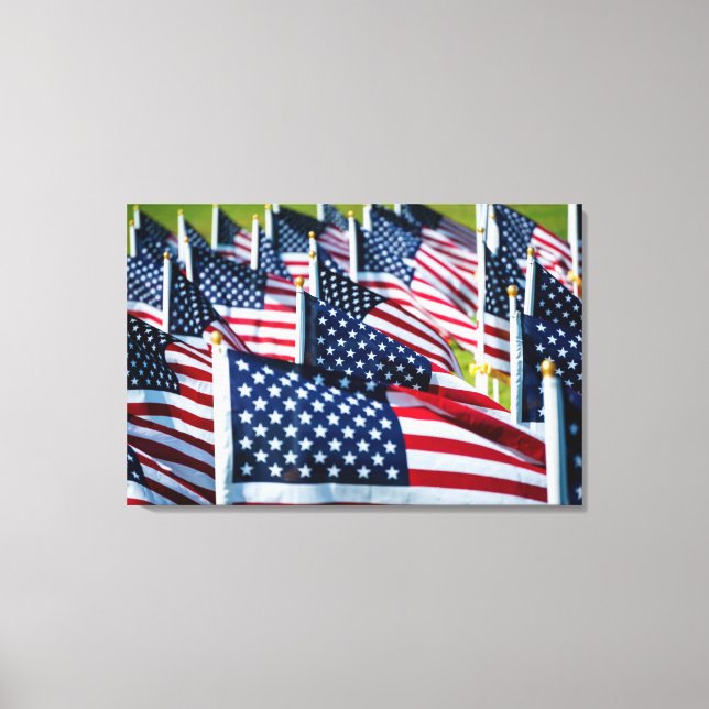 Impressão Em Tela 400 bandeiras acenando orgulhosamente em um campo (Frente)