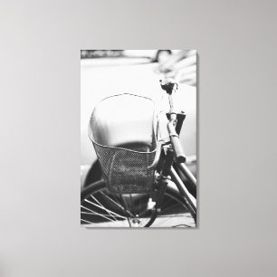 Impressão Em Tela Ásia, Japão, Tóquio. Cesta de bicicleta na Ginz