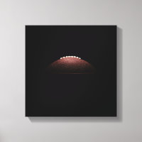 bola de futebol americana sobre fundo negro