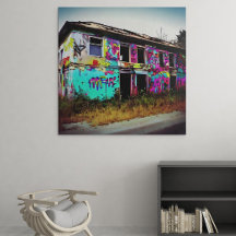 Casa Abandonada com Grafites Coloridos