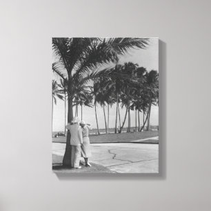 Impressão Em Tela Casal que está sob a árvore