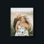Impressão Em Tela Casamento Moderno de Foto Elegante<br><div class="desc">Galeria de casamento moderna em tela com um design simples com seus nomes em um script elegante manuscrito no canto superior esquerdo e a data do seu casamento no canto inferior direito, sobre sua foto favorita. A letra à mão chic adiciona um toque romântico. Exiba sua foto de noivado favorita...</div>