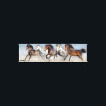 Impressão Em Tela Cavalos Selvagens<br><div class="desc">Sinta o poder, a graça e o espírito selvagem com esta tela panorâmica mostrando um bando de cavalos em galope de cheio. Capturada com energia e detalhes impressionantes, esta trabalho de arte evoca a força bruta e a liberdade da natureza. O formato horizontal largo torna-o uma peça central perfeita acima...</div>