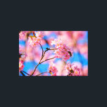 Impressão Em Tela Célebres Flores de Sakura Em Um Dia Ensolarado de<br><div class="desc">Galhos finos de uma árvore de cerejeira cobertos com bolas de flores de sakura de cor rosa rica. O céu azul profundo e flores de cerejeira rosa no fundo liso. A doce beleza da temporada de Hanami. Uma pintura digital extragrande a partir de uma fotografia. Impressão em tela esticada floral...</div>