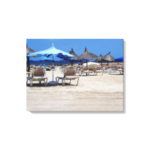 Cena de Praia Sandy com Chairs & Umbrellas Wall Ar