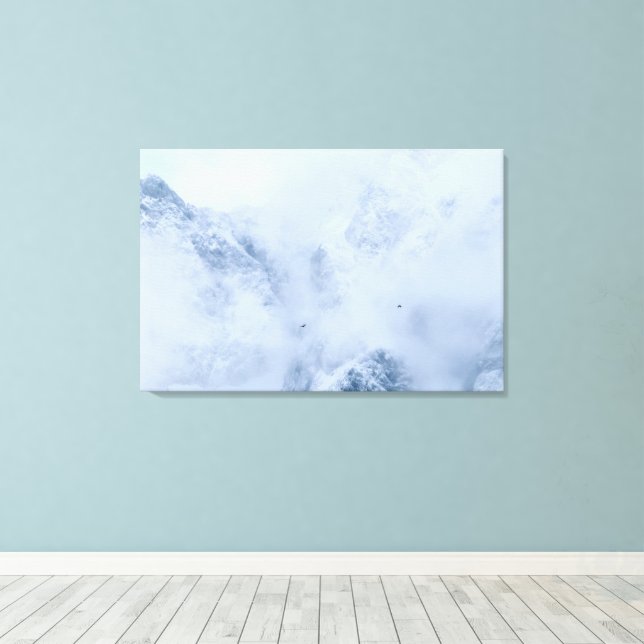 Impressão Em Tela Corvos, montanhas nevadas e nuvens (Insitu(piso de madeira))