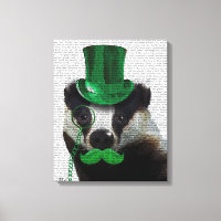 Crachá com chapéu verde e bigode