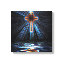 cruz sagrada refletida na água