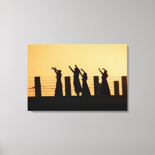 Impressão Em Tela Dançarinos georgianos ao pôr do sol