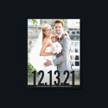 Impressão Em Tela DATA DA FOTO DO CASAMENTO memória tipo preto negri<br><div class="desc">por kat massard >>> WWW.SIMPLYSWEETPAPERIE.COM <<< Que tributo fabuloso ao SEU DIA DE CASAMENTO - personalizado também com a data do seu casamento! DICA :: 1. Para redimensionar / reposicionar o texto, clique no botão "personalizar". 2. Você também pode adicionar seu próprio texto ! Ama o design, mas gostaria de...</div>