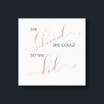 Impressão Em Tela Ela Acreditava Que Podia, Fez Uma Citação Inspirad<br><div class="desc">Nossa citação de tipografia esticou a arte da canvas mostra a citação "Ela acredita que poderia fazê-lo." Acredita-se e fez-se em um belo roteiro de caligrafia que se enfeita ricos com folhas falsas de ouro rosa, o que contrasta lindamente com o resto da citação em um profundo, rico e rico...</div>