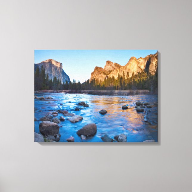 Impressão Em Tela EUA, Califórnia. Reflexões Rocky Em Merced (Frente)