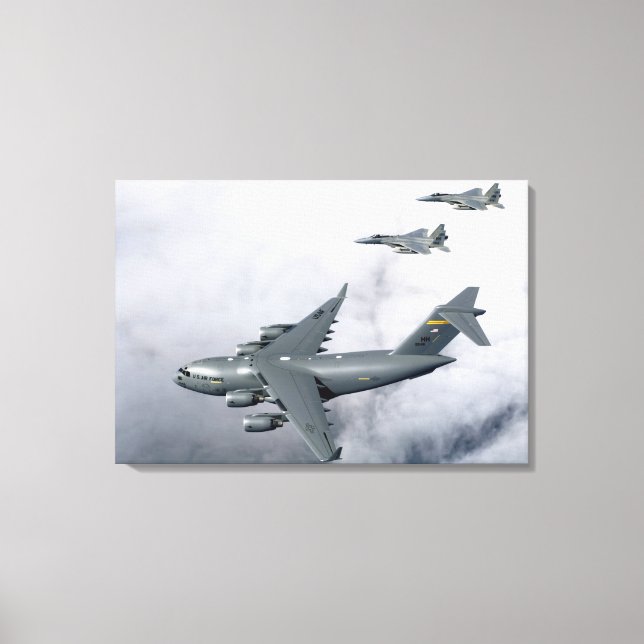 Impressão Em Tela F-15B Eagles escolta o primeiro C-17 baseado no Ha (Frente)