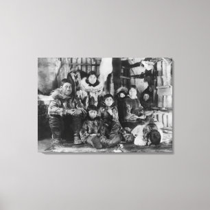 Impressão Em Tela Família Eskimo na fotografia do iglu do inverno