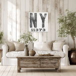 Impressão Em Tela Farmhouse Russe State Zip Code New York<br><div class="desc">Este sinal rústico é uma maneira simples de mostrar seu amor por casa. O CEP pode ser personalizado com qualquer CEP no estado. Faz um presente de excelente. Criado pela imprensa simplesmente de farmácia.</div>