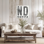 Impressão Em Tela Farmhouse Russe State Zip Code North Dakota<br><div class="desc">Este sinal rústico é uma maneira simples de mostrar seu amor por casa. O CEP pode ser personalizado com qualquer CEP no estado. Faz um presente de excelente. Criado pela imprensa simplesmente de farmácia.</div>