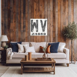 Impressão Em Tela Farmhouse Russe State Zip Code West Virginia<br><div class="desc">Este sinal rústico é uma maneira simples de mostrar seu amor por casa. O CEP pode ser personalizado com qualquer CEP no estado. Faz um presente de excelente. Criado pela imprensa simplesmente de farmácia.</div>