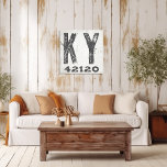 Impressão Em Tela Farmhouse Rustic State Zip Code Kentucky<br><div class="desc">Este sinal rústico é uma maneira simples de mostrar seu amor por casa. O CEP pode ser personalizado com qualquer CEP no estado. Faz um presente de excelente. Criado pela imprensa simplesmente de farmácia.</div>
