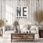 Impressão Em Tela Farmhouse Rustic State Zip Code Nebraska<br><div class="desc">Este sinal rústico é uma maneira simples de mostrar seu amor por casa. O CEP pode ser personalizado com qualquer CEP no estado. Faz um presente de excelente. Criado pela imprensa simplesmente de farmácia.</div>