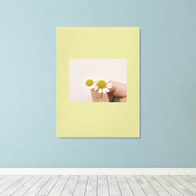 Impressão Em Tela “Fingertip Daisy – Gentle Nature Wall Art” (Insitu(piso de madeira))
