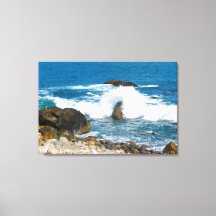 Foto da paisagem da praia da onda batendo Indonési