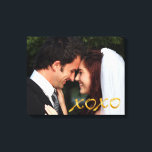 Impressão Em Tela Foto de Casamento de Dourados Abraços e Kisses<br><div class="desc">O sotaque do ouro elegante X e O na sua foto de casamento nesta canvas,  fazer-a como um presente perfeito para si ou para os seus pais.</div>