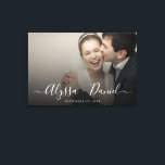 Impressão Em Tela Foto de casamento de Nomes Modernos Personalizados<br><div class="desc">Celebre sua história de amor com esta elegante Canvas de Foto Personalizada de Casamento, com sua foto favorita, nomes de roteiro modernos e data de casamento. Projetada como uma bela decoração no dia do casamento e como uma guarnição duradoura do decoro doméstico, esta canvas esticada faz um eterno adicional a...</div>