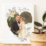 Impressão Em Tela Foto de casamento em Coração Floral Geométrico F<br><div class="desc">Canvas personalizada de fotos mostrando sua foto favorita em um quadro de ouro em forma de coração geométrico. A moldura é decorada com buquês de aquarelas de flores creme e damasco. Ela é escrita com a palavra "juntos" em elegante roteiro casual, manuscrito em um fundo branco neutro, amêndoa, tudo que...</div>