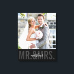Impressão Em Tela FOTO DO CASAMENTO DATA mr e mrs preto monocromátic<br><div class="desc">por kat massard >> WWW.SIMPLYSWEETPAPERIE.COM <<< Que memória fabulosa do seu precioso BABY - personalizada com a data de nascimento e os detalhes de nascimento, se desejar! Dica: 1. Para redimensionar/reposicionar o texto, pressione o botão "personalizá-lo". 2. Você também pode adicionar seu próprio texto! Adorei o design, mas gostaria de...</div>
