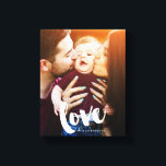 Impressão Em Tela Foto do Script de Pincel "Love"<br><div class="desc">canvas de fotos sangradas com cheio com a palavra "amor" na tipografia do pincel da moda. Personalize-o com sua data de casamento,  nome de família ou qualquer texto de sua escolha para uma bela e única obra de arte de parede.</div>