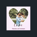 Impressão Em Tela Foto personalizada Foto cor-de-rosa Foto da caligr<br><div class="desc">O design tem uma estrutura cardíaca rosa-bebê no centro e textos de caligrafia moderna brancos que podem ser personalizados de acordo com sua preferência. Substitua a foto no centro por sua própria foto de casamento. Vai fazer um adorável costume de presentes de casamento para seus hóspedes ou para seu próprio...</div>