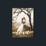 Impressão Em Tela Foto recém-casada de Script de Amor Elegante<br><div class="desc">Imortalize o encanto da nova felicidade com o Elegante Script de Amor e Foto Tela Nova - uma representação requintada do amor compartilhado naquele dia mágico. Esta canvas esticada não é apenas uma exibição; é a canvas da sua história de amor, um emblema sofisticado dos votos feitos e da jornada...</div>