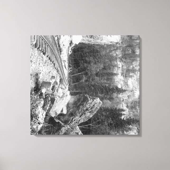 Impressão Em Tela Fotografia Signal Rock Near Railroad Track (Frente)