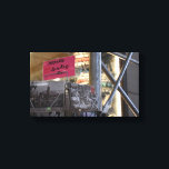 Impressão Em Tela Fotografia Urbana do Compro Torturador Nova Iorque<br><div class="desc">Apresenta uma fotografia original de cartões à venda num compro turístico no centro de Manhattan, Nova Iorque. Muitas outras fotografias da NYC e da natureza também estão disponíveis neste compro. Não vê exatamente o que está procurando? Entre em contato com Rebecca para ter um produto personalizado só para você!</div>