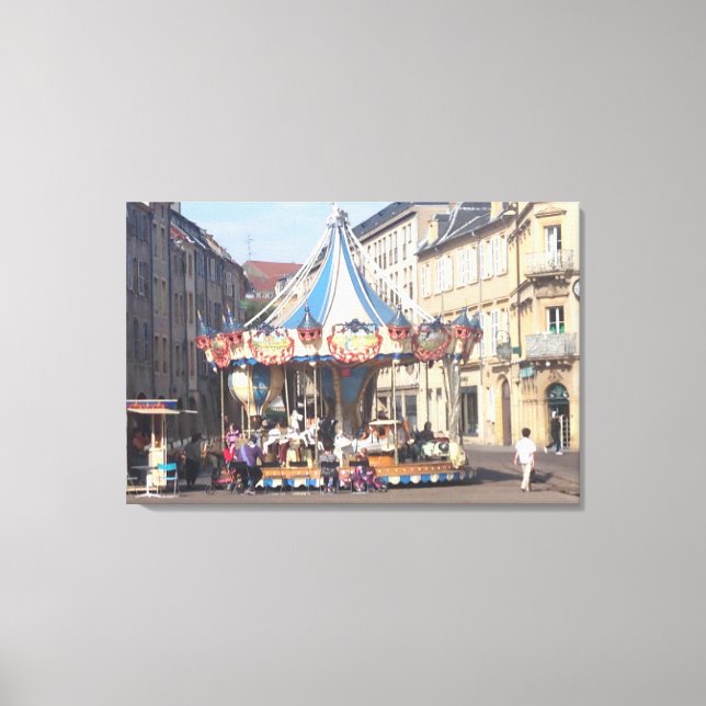 Impressão Em Tela Frente de terra justa em uma antiga cidade frances (Frente)