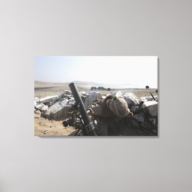 Impressão Em Tela Fuzileiro americano dispara morteiro em Salinas, P (Frente)