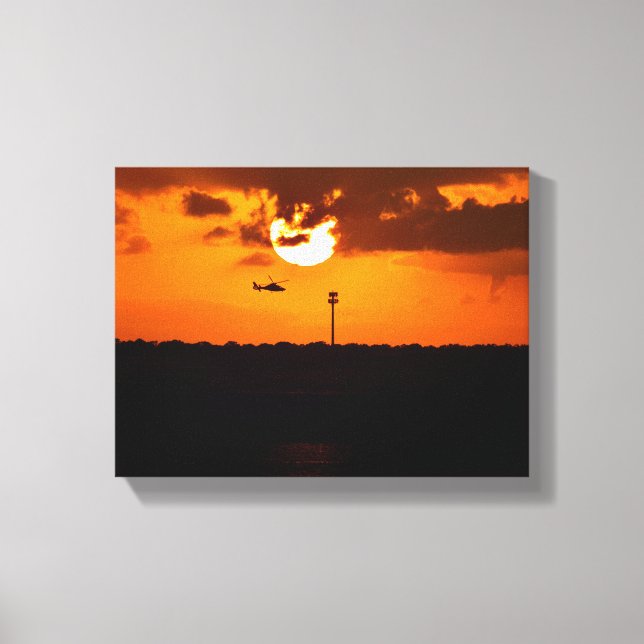 Impressão Em Tela Helicóptero voando ao pôr do sol (Frente)