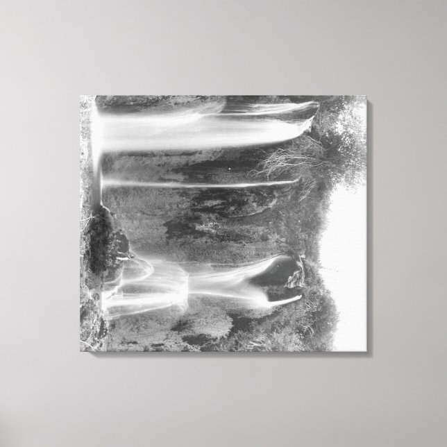 Impressão Em Tela Homem parado abaixo do peixe-lança cai no fotogram (Frente)