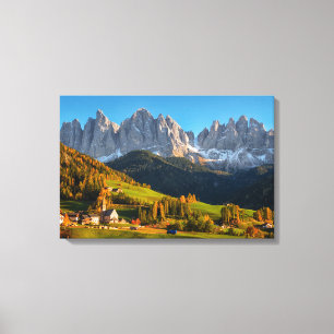 Impressão Em Tela Igreja e aldeia com paisagem montanhosa