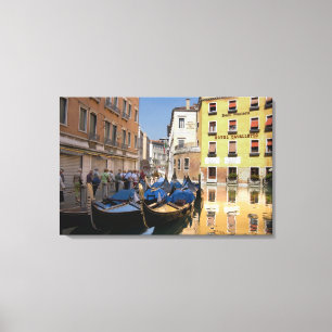 Impressão Em Tela Itália, Veneza, gondolas amarradas ao longo do ca