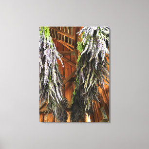 Impressão Em Tela Lavanda pendurada em um celeiro