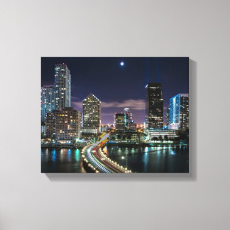Impressão Em Tela Linha Skyline da cidade de Miami com ponte à noite