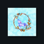 Impressão Em Tela Lobo de Aquarela Roxo com Fio de Boho<br><div class="desc">Uma tela impressa com uma ilustração gráfica composta por um lobo de aquarela púrpura, em uma pose clássica de uivar. Cercados por uma camada ilustrada de madeira, cristais, penas e miçangas. Legal motif nativo americano com estilo boho.</div>