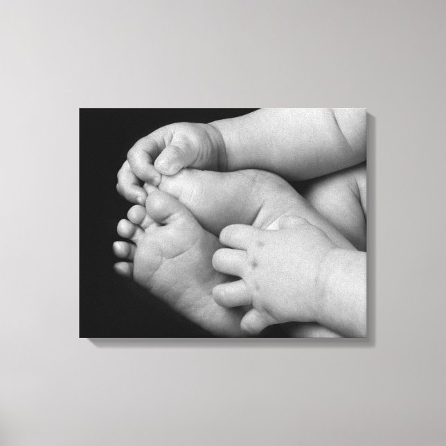 Impressão Em Tela Mãos de Bebê e Pés Pretos e Branco (Frente)
