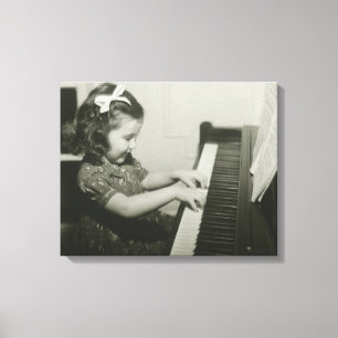 Impressão Em Tela Menina que joga o piano
