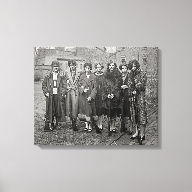Impressão Em Tela Meninas Com Rifles, 1925 (Frente)