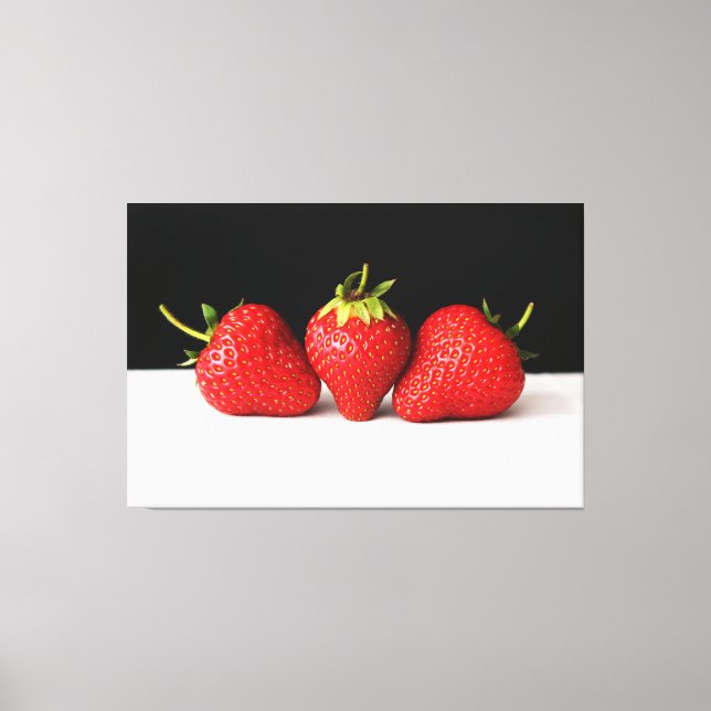 Impressão Em Tela Morangos Negros Ov Brancos 60x40 (150x100cm) waca (Frente)