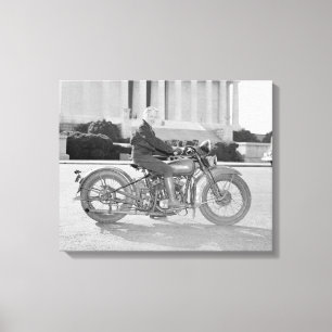 Impressão Em Tela Mulher pilotando motocicleta, 1937