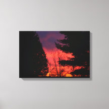 Nascer do Sol Carmesim Sobre Hubbell, Michigan